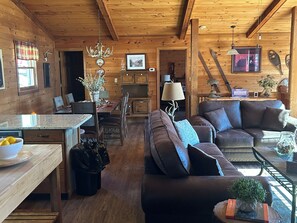 Smart-TV, Kamin, Bücher