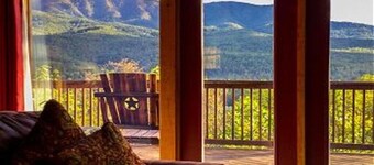 Sweet Home Tn, AMAZING MOUNTAIN VIEWS! Cozy, Hot Tub, Game room
