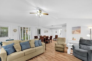 Smart TV - Colonel's Duplex (A) (Jekyll Island)