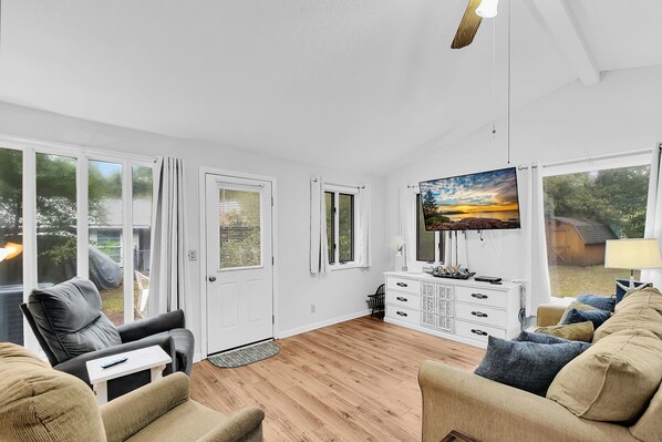 Smart TV - Colonel's Duplex (A) (Jekyll Island)