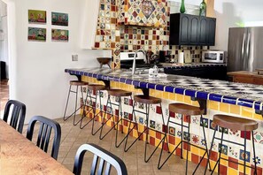 Fridge, microwave, oven, stovetop - Blue Agave Marfa - Stylish Escape (Marfa)