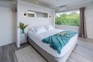 3 slaapkamers, een strijkplank/strijkijzer, wifi, beddengoed