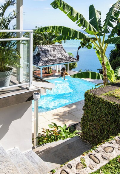 Rent a part of Domaine To'a Hotu. 3 bedrooms, 3 bathrooms, 8 people max.