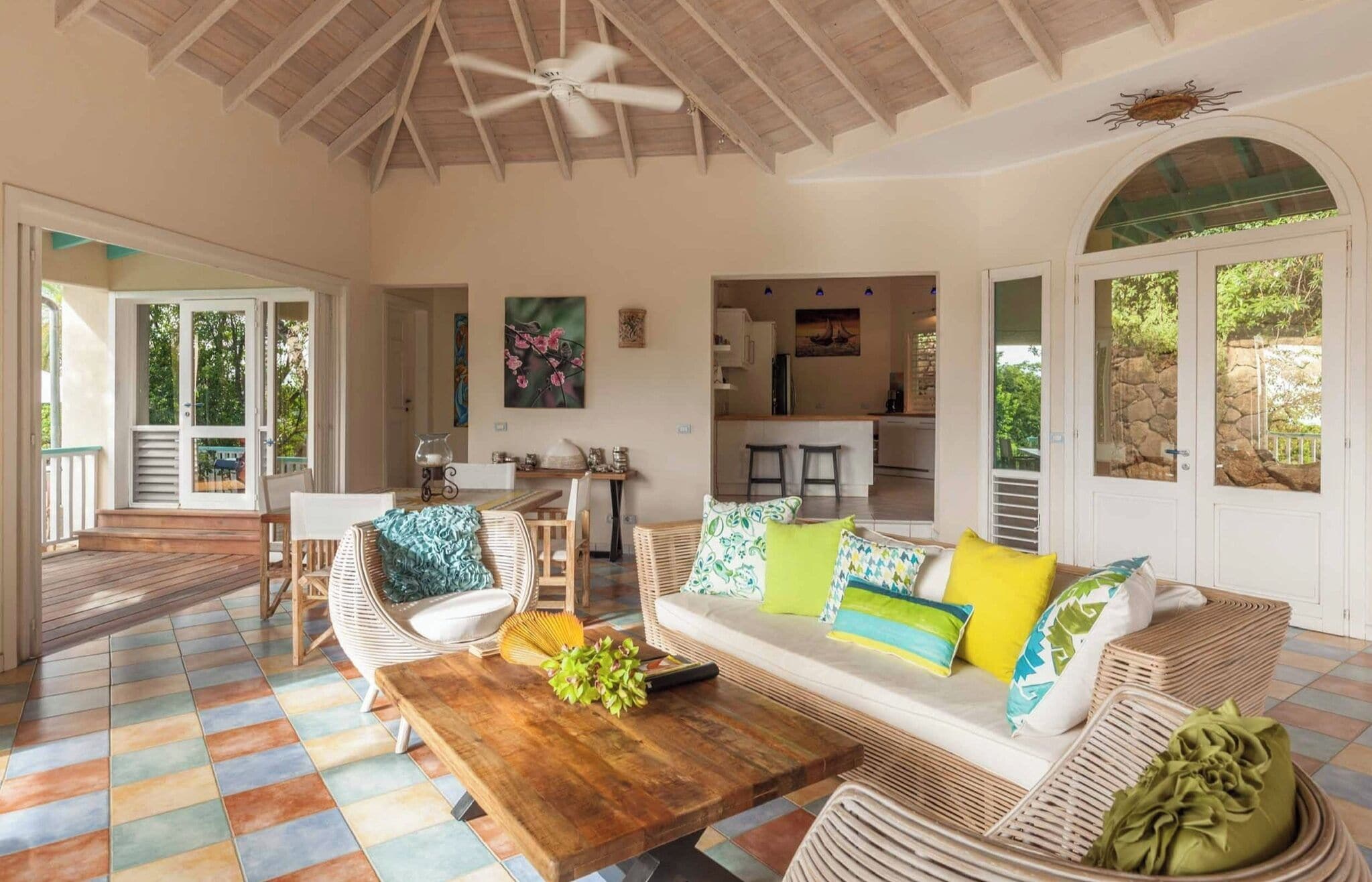 Een smart-tv en boeken