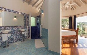 2 bedrooms, in-room safe, desk, iron/ironing board