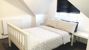 4 bedrooms, iron/ironing board, WiFi, bed sheets