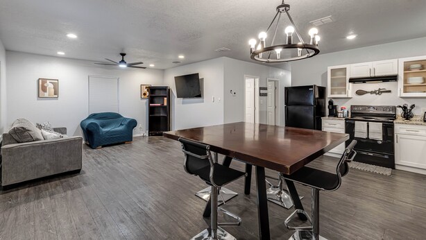 A modern kitchen with a dining area, white cabinetry, and a ceiling fan. - yeeehaw! Let's Rodeo (San Antonio)