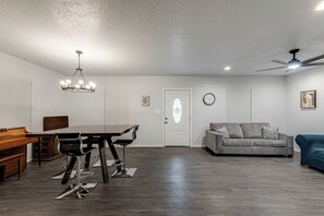 Interior - yeeehaw! Let's Rodeo (San Antonio)