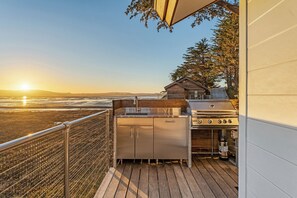 Property grounds - Bodega Shoals Beach Access, Hot Tub & BBQ (Bodega Bay)