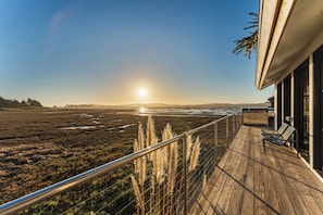 Terrace/patio - Bodega Shoals Beach Access, Hot Tub & BBQ (Bodega Bay)