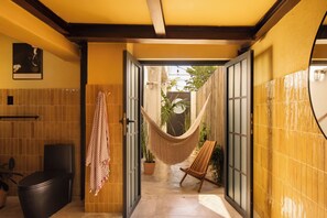 Appartement Confort, 1 trĂšs grand lit | Vue de la chambre