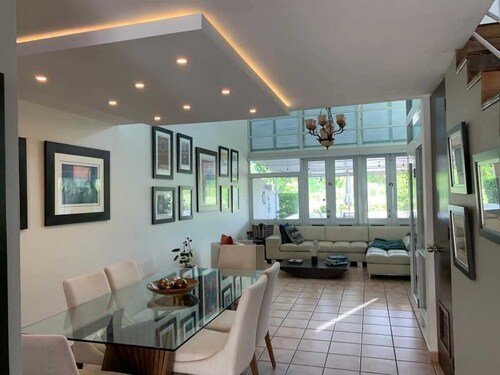 4BR Villa With Pool and Beach Access