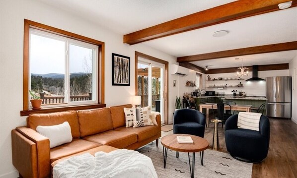 Smart TV, fireplace, books - Aspen Glow Cabin - a charming 2-bedroom cabin with mountain views & wood stove (Bailey)