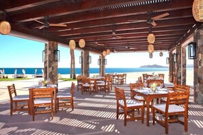 Restaurant - 2BD Beach Front Luxury in Cabo (San José del Cabo)