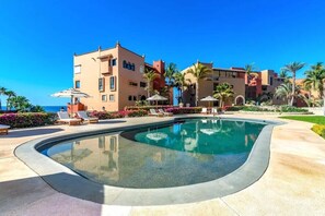 Outdoor pool - 2BD Beach Front Luxury in Cabo (San José del Cabo)