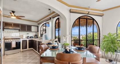 Charming 2BR w/ AC, WiFi & Stunning City + Mountain Views in Romantic Zone