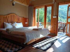 5 bedrooms, WiFi, bed sheets