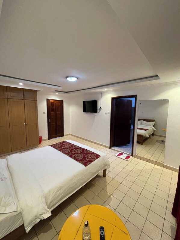 9 Schlafzimmer, Bügeleisen/Bügelbrett, WLAN, Bettwäsche