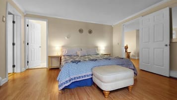 6 slaapkamers, een strijkplank/strijkijzer, wifi, beddengoed