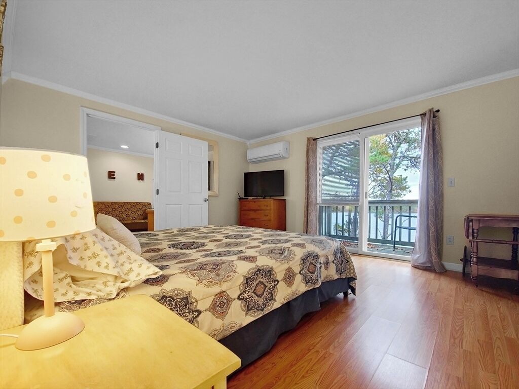 6 bedrooms, iron/ironing board, WiFi, bed sheets