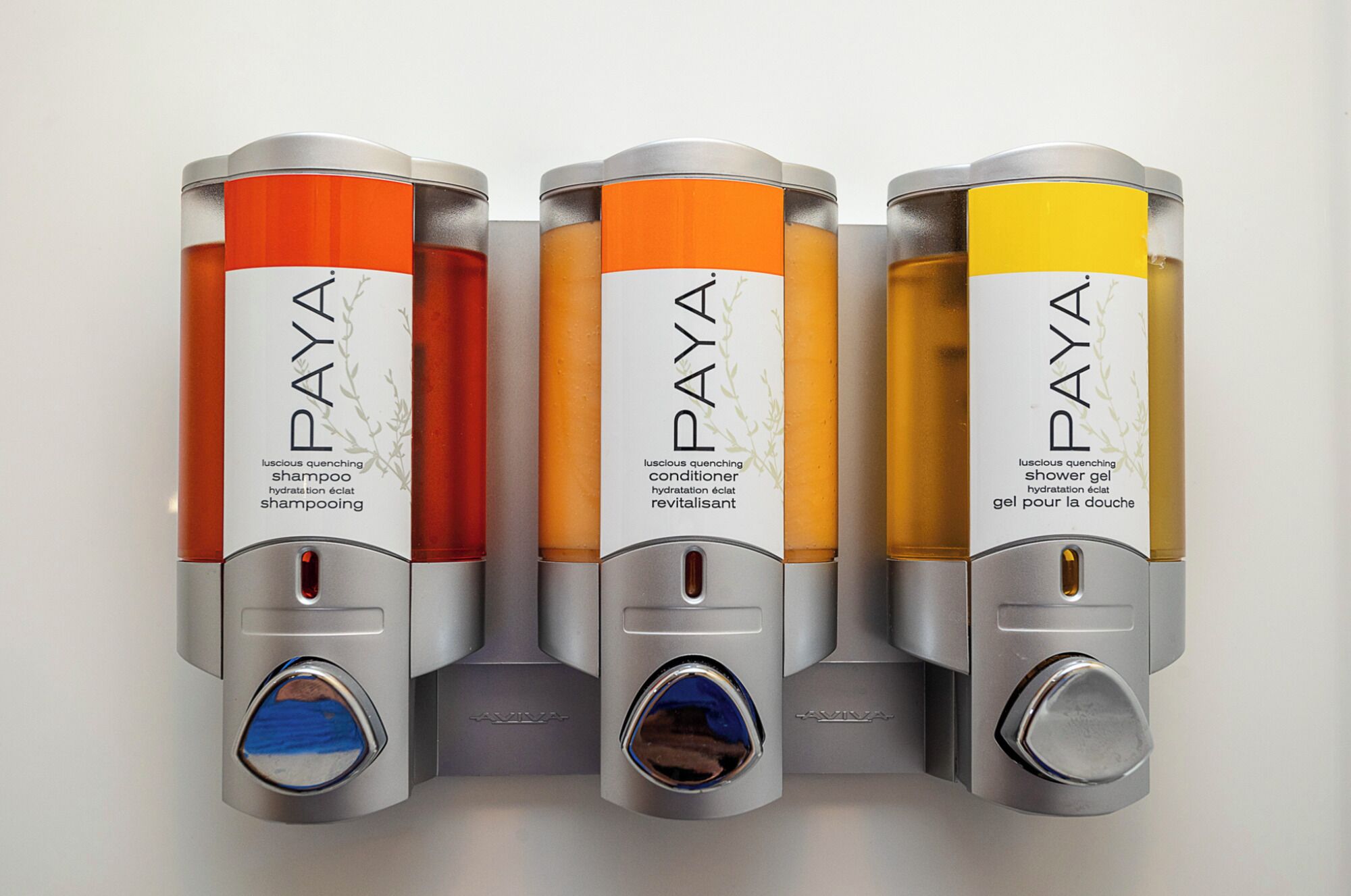 Jetted tub, hair dryer, towels