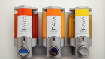 Baignoire à jets, sèche-cheveux, serviettes fournies