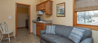 A Suite Place .5 mi from Beach