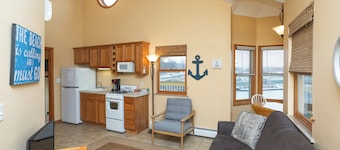 A Suite Place .5 mi from Beach