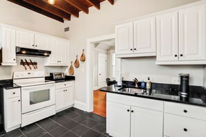 Mikrobølgeovn, ovn og kokeplater