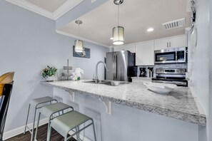 冰箱、微波炉、烤箱、炉灶