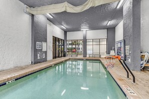 Indendørs pool