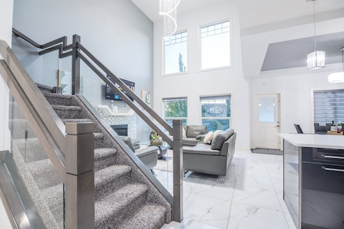 Lux 3BR Home:Bonus Room|Recliners&Soundt|Fireplace