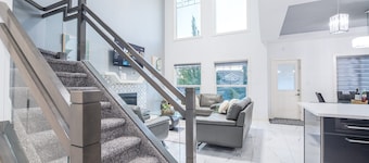 Lux 3BR Home:Bonus Room|Recliners&Soundt|Fireplace