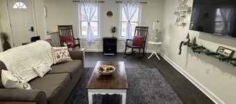 *NEW*Christmas in Cooperstown-2 KINGS! EV Charger