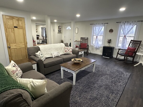 TV, books - *NEW*Christmas in Cooperstown-2 KINGS! EV Charger (Richfield Springs)