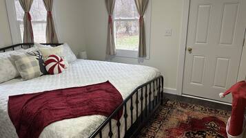 4 bedrooms, desk, iron/ironing board, travel cot