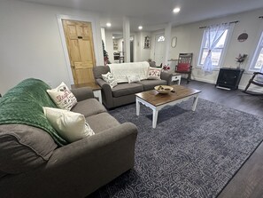 TV, books - *NEW*Christmas in Cooperstown-2 KINGS! EV Charger (Richfield Springs)