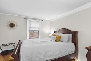 4 bedrooms, desk, iron/ironing board, travel cot - *NEW*Hops House-Sleeps10-8Mi.toCDP&15Mi.toASV (Hartwick)