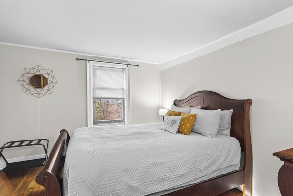 4 bedrooms, desk, iron/ironing board, travel crib