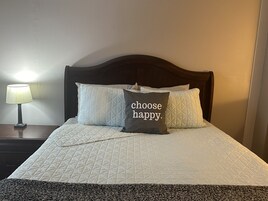 4 bedrooms, desk, iron/ironing board, travel crib