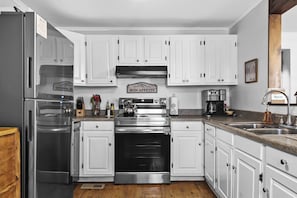 Fridge, microwave, oven, stovetop - *NEW*Hops House-Sleeps10-8Mi.toCDP&15Mi.toASV (Hartwick)