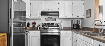 *NEW*Hops House-Sleeps10-8Mi.toCDP&15Mi.toASV