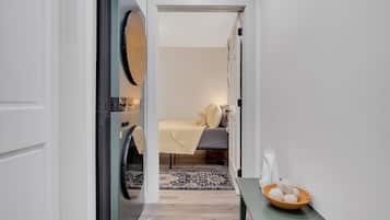 2 habitaciones, tabla de planchar con plancha, wifi y ropa de cama