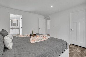 3 bedrooms, desk, iron/ironing board, travel cot