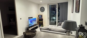 Luxury Modern Balcony Apartment - Media city - next to old Trafford  