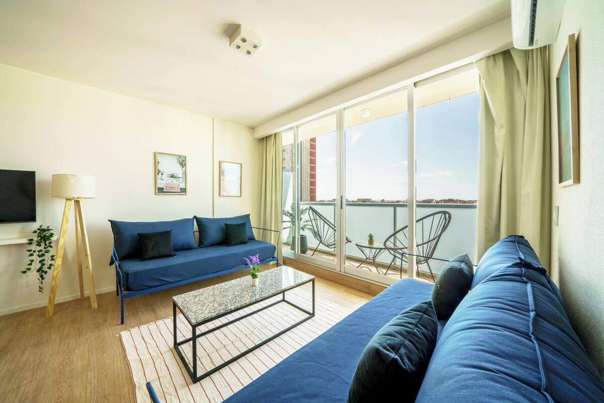 Comfort Apartment, 1 Bedroom, Balcony, City View | Living area