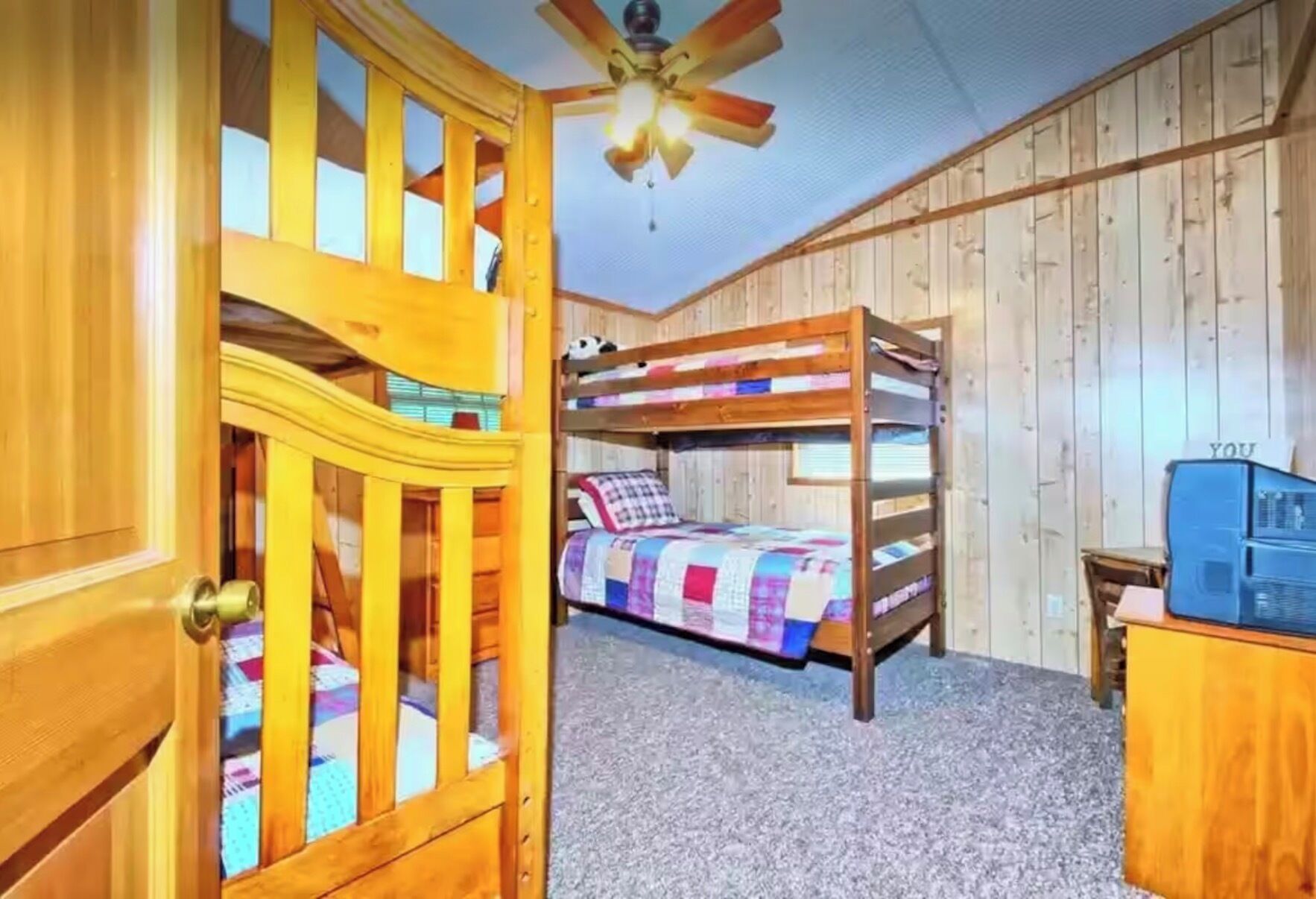 4 chambres, fer et planche à repasser, Wi-Fi, draps fournis