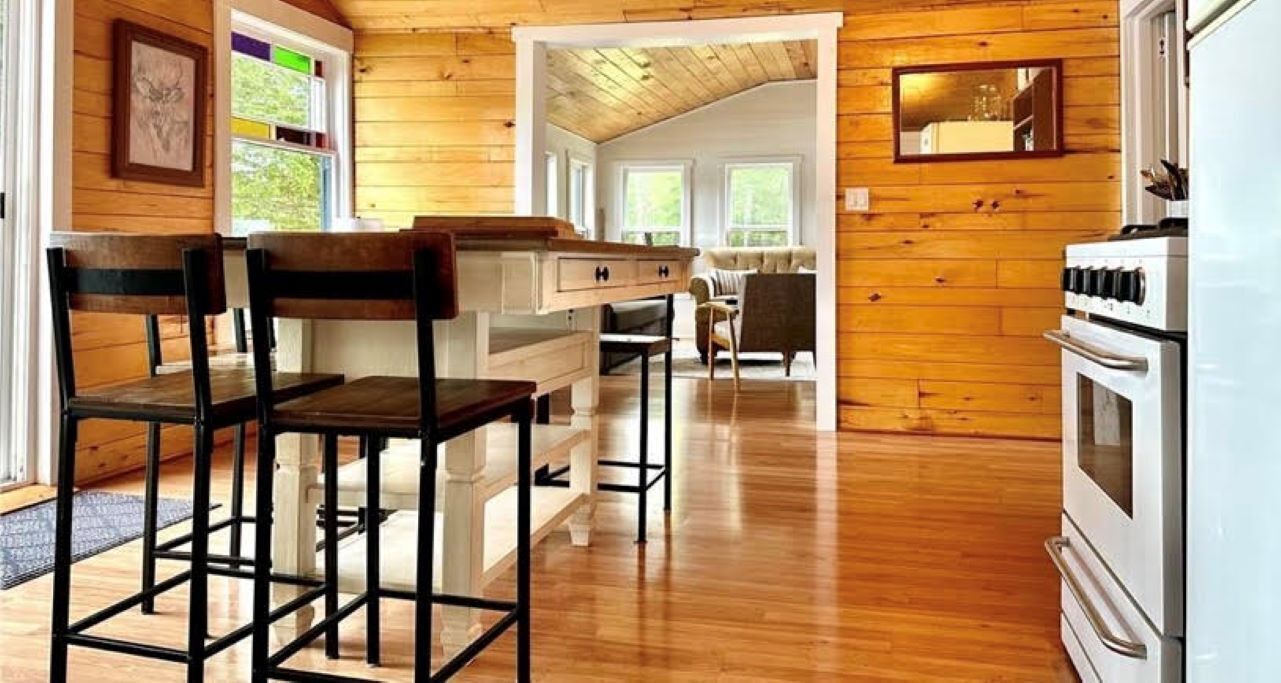 Fridge, oven, stovetop, coffee/tea maker