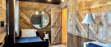 3 عدّة غرف نوم وواي فاي وملاءات أسرّة