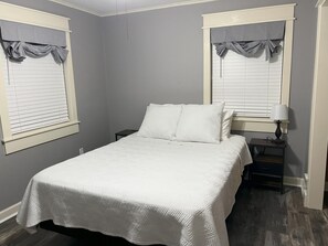 3 chambres, fer et planche à repasser, Wi-Fi, draps fournis